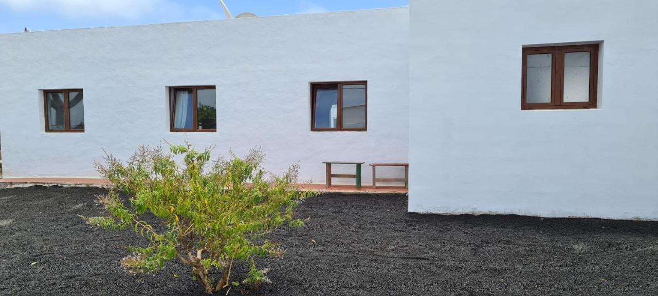 Casa Rural Yeyo En El Crater Del Volcan Tinguaton ภายนอก รูปภาพ