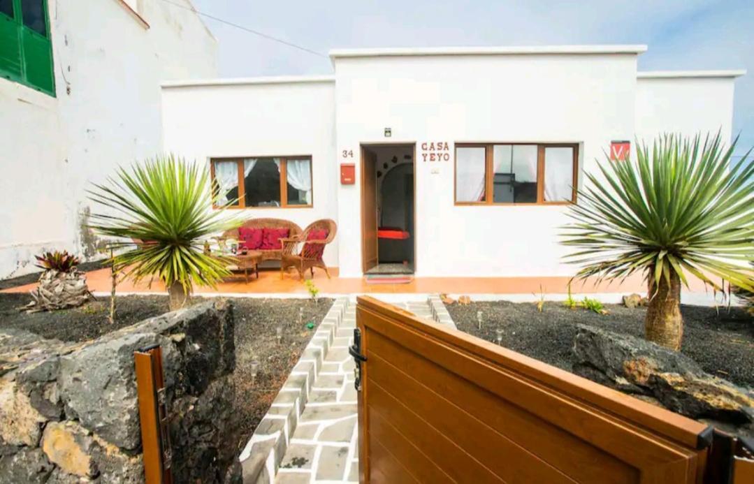 Casa Rural Yeyo En El Crater Del Volcan Tinguaton ภายนอก รูปภาพ