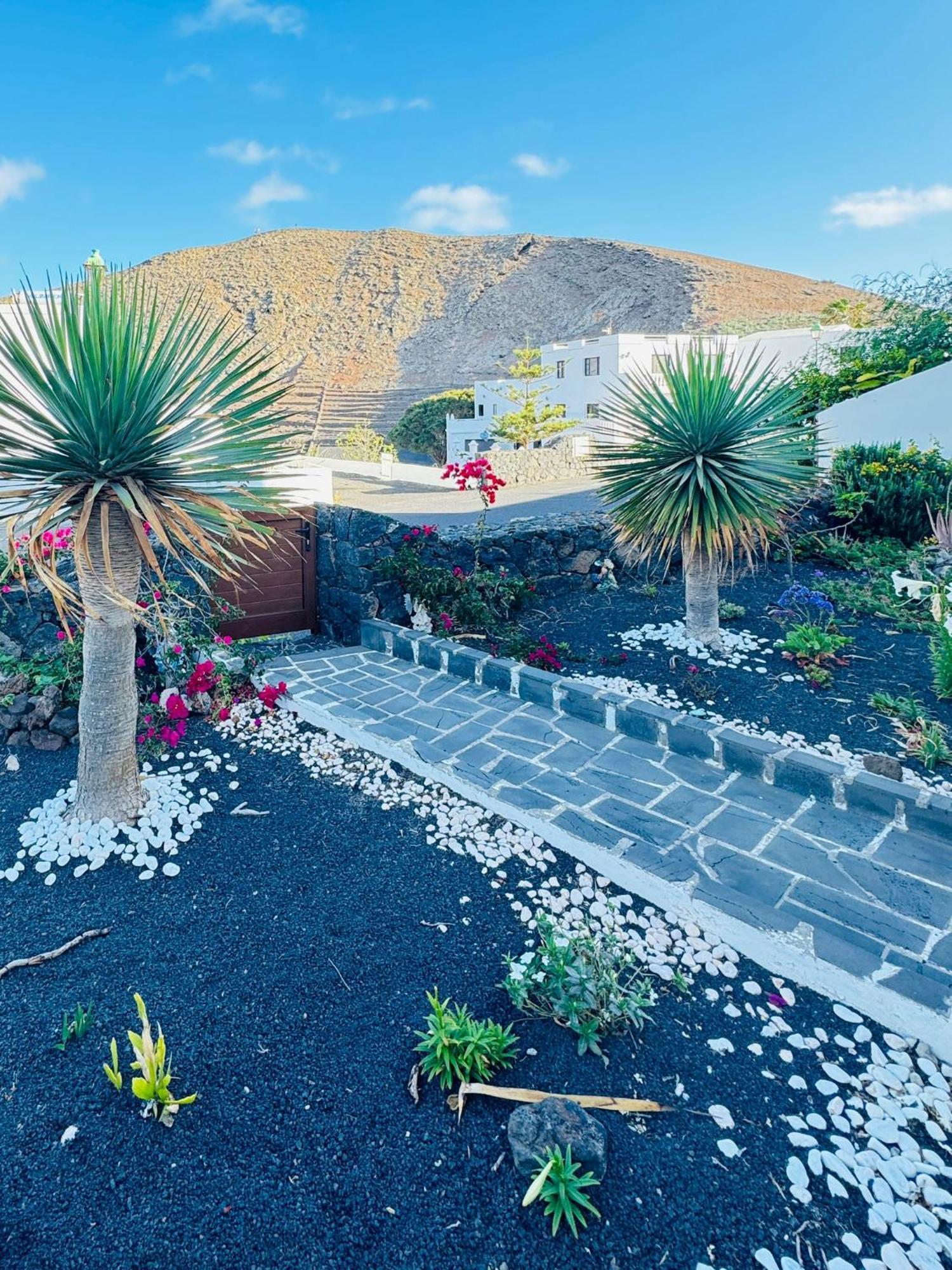 Casa Rural Yeyo En El Crater Del Volcan Tinguaton ภายนอก รูปภาพ